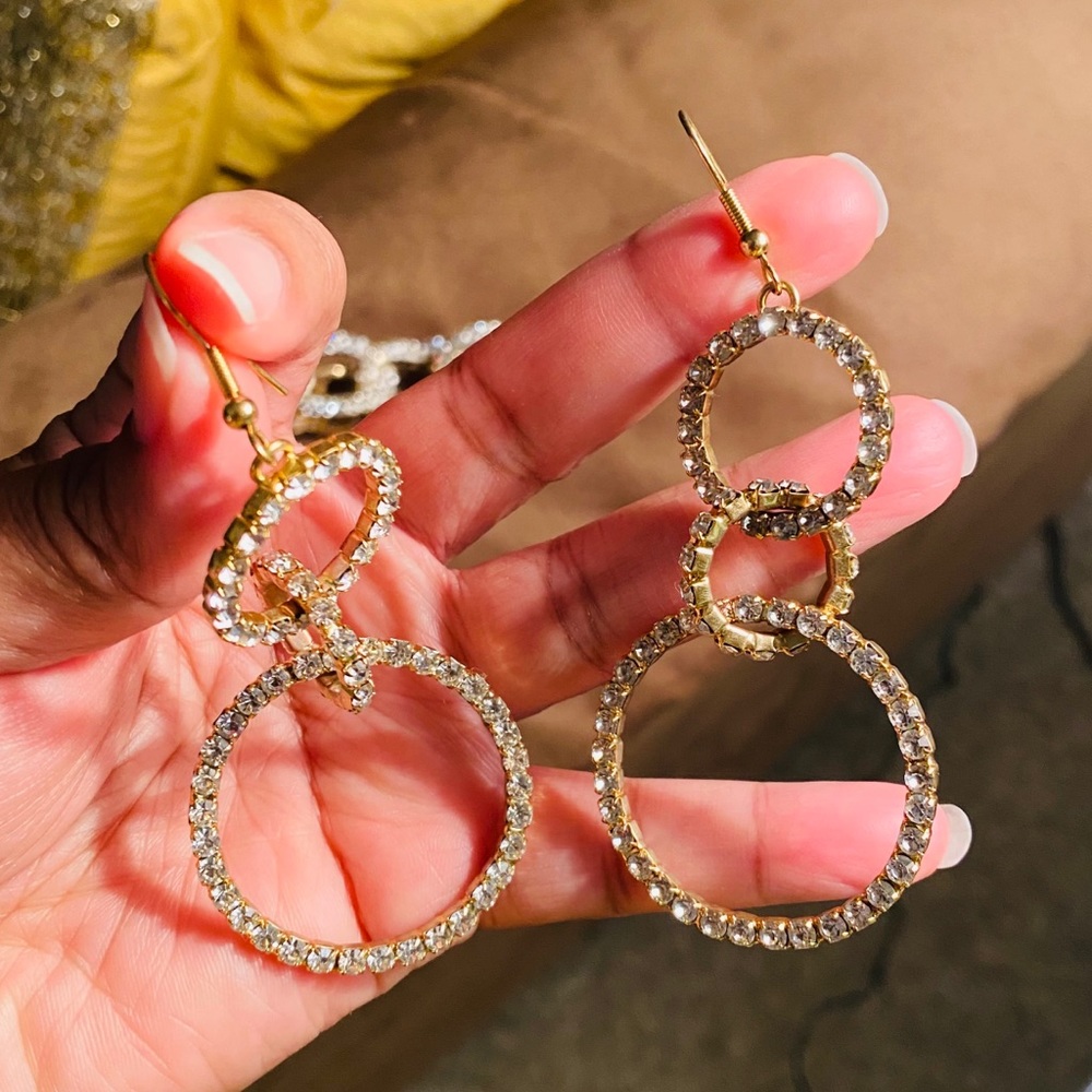 Beautiful Rhinestone Earring and Bracelet Set - Picture 3 of 7